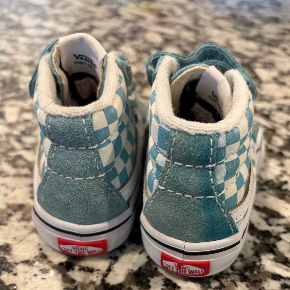 Vans - Picture 3 of 5